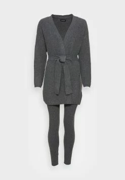 Even&Odd Prix Gelé CARDIGAN & LEGGINGS SET - Gilet pulls et gilets haute femme -Even&Odd Soldes 2022 0b08ad85919b4ec0b2e7d100226b5ee4