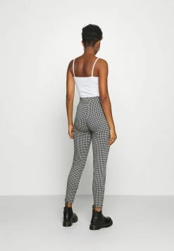 Even&Odd Débardeur Prix Dégriffé t-shirts et tops col en v profond femme 13 Even&Odd Débardeur Prix Dégriffé t-shirts et tops col en v profond femme -Even&Odd Soldes 2022 10e8195d56234ca6bcd64ba727bb9616