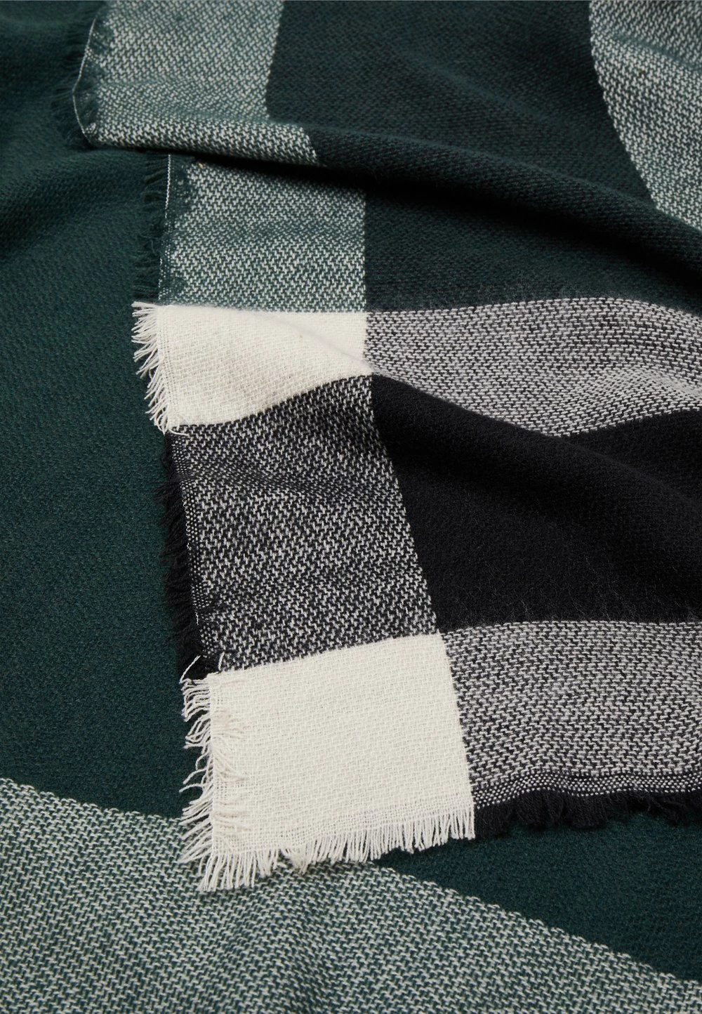 Even&Odd 50% Off De Vente Foulard foulards et écharpes carreaux femme 5 Even&Odd 50% Off De Vente Foulard foulards et écharpes carreaux femme – Image 3