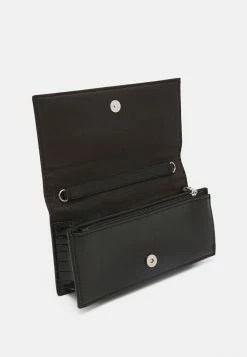 Even&Odd Pochette Un Tarif Préférentiel sacs fermoir aimanté femme 8 Even&Odd Pochette Un Tarif Préférentiel sacs fermoir aimanté femme -Even&Odd Soldes 2022 3b1edc8c043a4019ba4970fdd3f3cda5