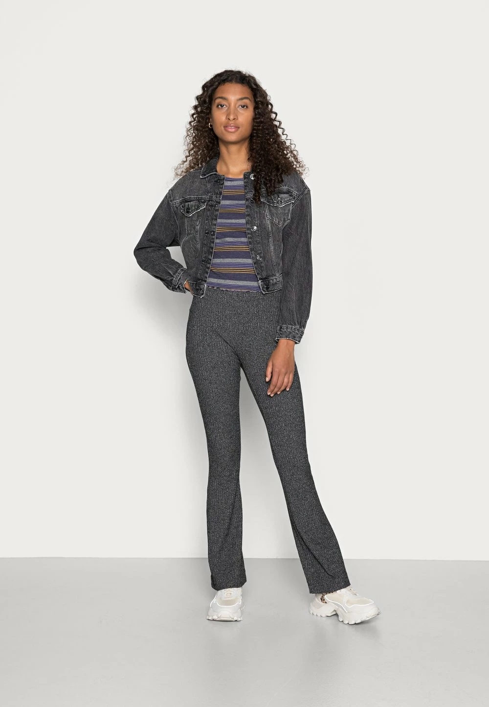 Even&Odd CROPPED CREWNECK LONG SLEEVE - T-shirt à manches longues Haute Qualité t-shirts et tops col rond femme 4 Even&Odd CROPPED CREWNECK LONG SLEEVE - T-shirt à manches longues Haute Qualité t-shirts et tops col rond femme – Image 2