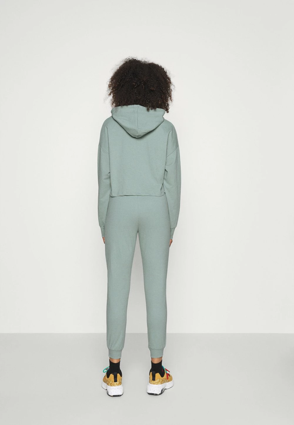 Even&Odd Prix Usine SET CROPPED HOODIE WITH JOGGER - Sweat à capuche pulls et gilets normale femme 6 Even&Odd Prix Usine SET CROPPED HOODIE WITH JOGGER - Sweat à capuche pulls et gilets normale femme – Image 4