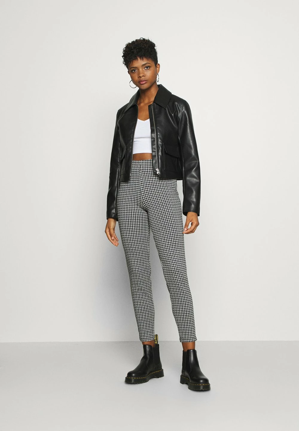 Even&Odd Débardeur Prix Dégriffé t-shirts et tops col en v profond femme 4 Even&Odd Débardeur Prix Dégriffé t-shirts et tops col en v profond femme – Image 2