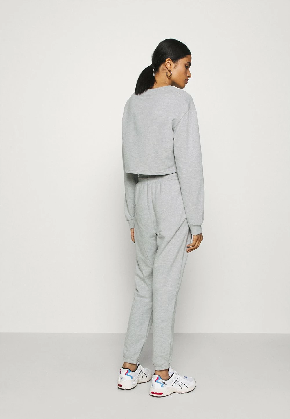 Even&Odd SWEAT SET CROPPED SWEATSHIRT & LOOSE JOGGER - Sweatshirt Soldes En Ligne pulls et gilets haute femme 5 Even&Odd SWEAT SET CROPPED SWEATSHIRT & LOOSE JOGGER - Sweatshirt Soldes En Ligne pulls et gilets haute femme – Image 3