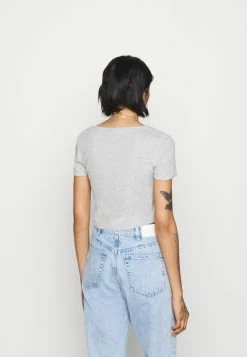 Excellente qualité Even&Odd 3 PACK - T-shirt basique t-shirts et tops col en v profond femme 12 Excellente qualité Even&Odd 3 PACK - T-shirt basique t-shirts et tops col en v profond femme -Even&Odd Soldes 2022 6784a87b5d2a4e66a0a94edf707705f7