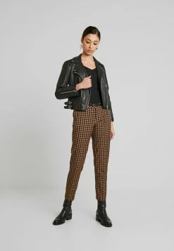 Even&Odd Qualité Excellente T-shirt à manches longues t-shirts et tops col en v profond femme 8 Even&Odd Qualité Excellente T-shirt à manches longues t-shirts et tops col en v profond femme -Even&Odd Soldes 2022 84ae651b0ab0405baf65dc6fa1acf4ac