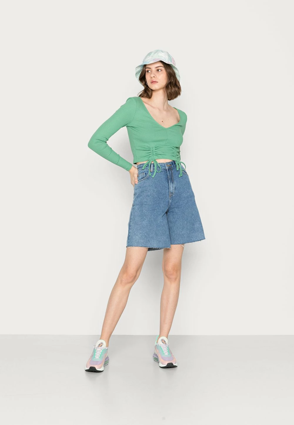 Even&Odd Prix Réduit T-shirt à manches longues t-shirts et tops col en v profond femme 4 Even&Odd Prix Réduit T-shirt à manches longues t-shirts et tops col en v profond femme – Image 2