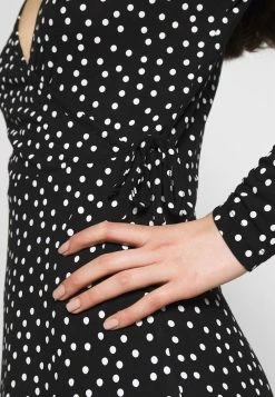 Even&Odd Prix Accessible FAKE WRAP DRESS - Robe en jersey robes cache-cœur femme 13 Even&Odd Prix Accessible FAKE WRAP DRESS - Robe en jersey robes cache-cœur femme -Even&Odd Soldes 2022 a04e6ebdd81c443ca4cd81a7716d05c7