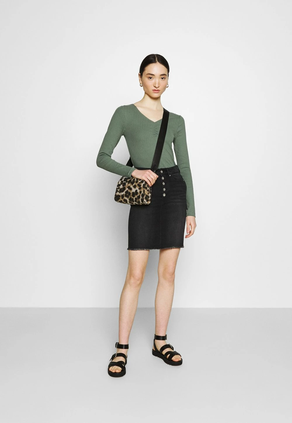 Even&Odd T-shirt à manches longues Prix Exclusifs t-shirts et tops col en v profond femme 4 Even&Odd T-shirt à manches longues Prix Exclusifs t-shirts et tops col en v profond femme – Image 2