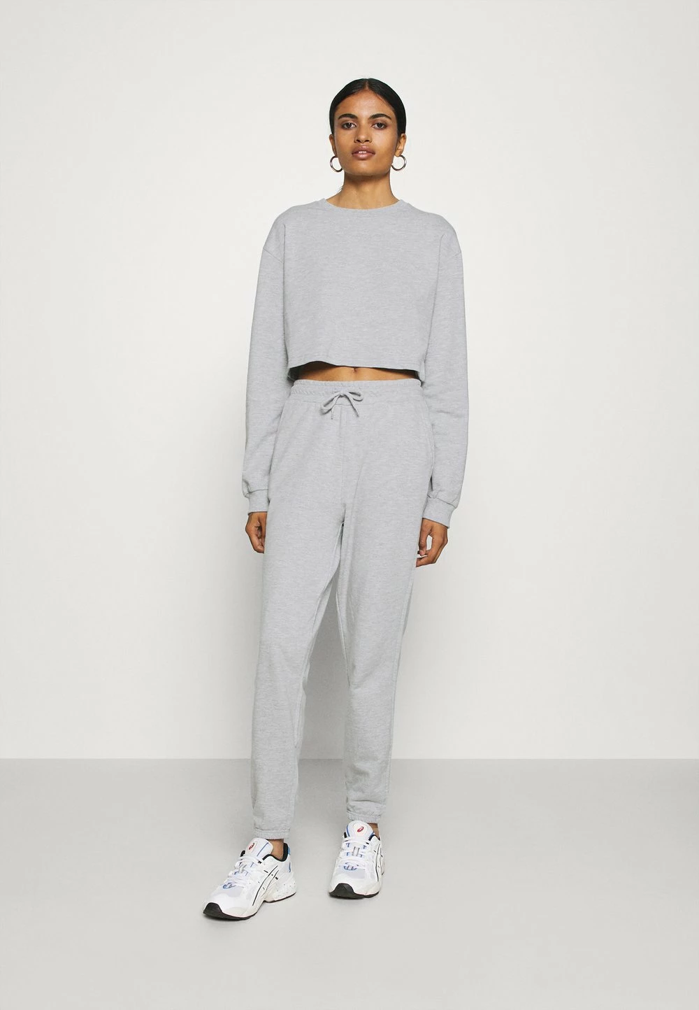 Even&Odd SWEAT SET CROPPED SWEATSHIRT & LOOSE JOGGER - Sweatshirt Soldes En Ligne pulls et gilets haute femme 3 Even&Odd SWEAT SET CROPPED SWEATSHIRT & LOOSE JOGGER - Sweatshirt Soldes En Ligne pulls et gilets haute femme