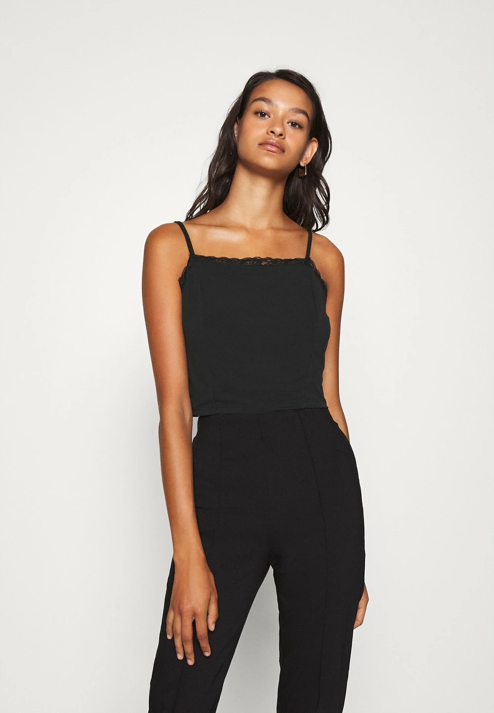 Prix Affortable Even&Odd 90S NECKLINE TRIM CROPPED CAMI - Débardeur t-shirts et tops col carré femme 3 Prix Affortable Even&Odd 90S NECKLINE TRIM CROPPED CAMI - Débardeur t-shirts et tops col carré femme