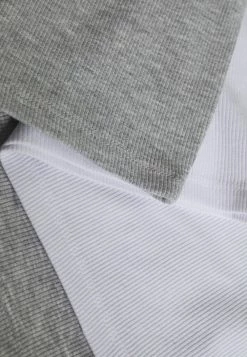 Even&Odd Rabais SQUARE NECK CROP 2 PACK - Débardeur t-shirts et tops encolure large ronde femme 13 Even&Odd Rabais SQUARE NECK CROP 2 PACK - Débardeur t-shirts et tops encolure large ronde femme -Even&Odd Soldes 2022 d069790f8f11415aab4a34fc2a0db9a4