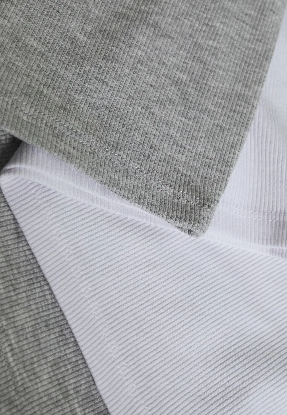 Even&Odd Rabais SQUARE NECK CROP 2 PACK - Débardeur t-shirts et tops encolure large ronde femme 7 Even&Odd Rabais SQUARE NECK CROP 2 PACK - Débardeur t-shirts et tops encolure large ronde femme – Image 5