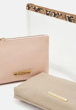 Even&Odd SET - Trousse de toilette Remise En Ligne sacs de voyage et valises fermeture éclair femme 11 Even&Odd SET - Trousse de toilette Remise En Ligne sacs de voyage et valises fermeture éclair femme -Even&Odd Soldes 2022 fcaf9245aa9f47e79e0966204740c771